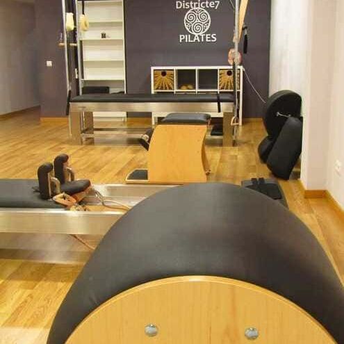 Vista general de sala de máquinas de pilates